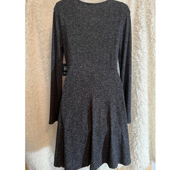 *NWT* Express Long sleeve black Jersey Dress Size Medium - Picture 4 of 5